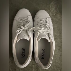 Woman’s Size 12 Kizik shoes